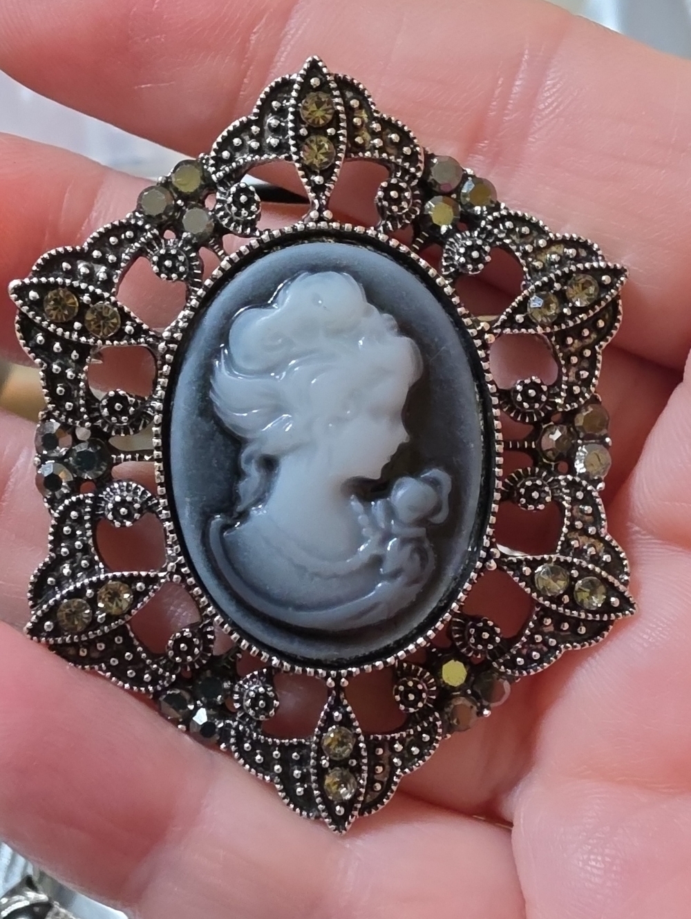 A25- Vintage-Inspired Gray Cameo Brooch